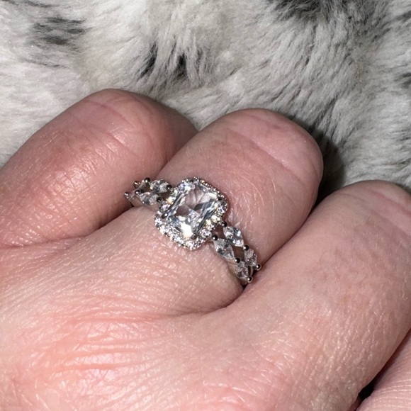 Emerald & Marquise CZ Stone Halo Double Band Ring
Size 7 white gold - Picture 5 of 9